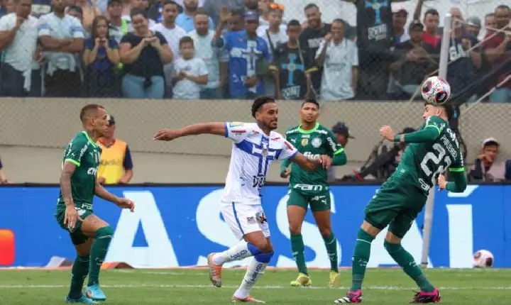 Água Santa faz gol no fim e vence o Palmeiras no primeiro jogo da final do Paulistão