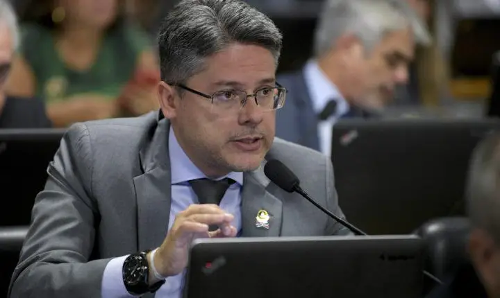 Alessandro Vieira defende medidas para frear interferências do STF: ‘Não podemos validar abuso e excesso’