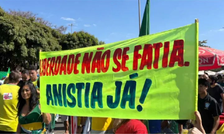 Apoiadores de Bolsonaro vão às ruas antes da sentença pela suposta trama golpista