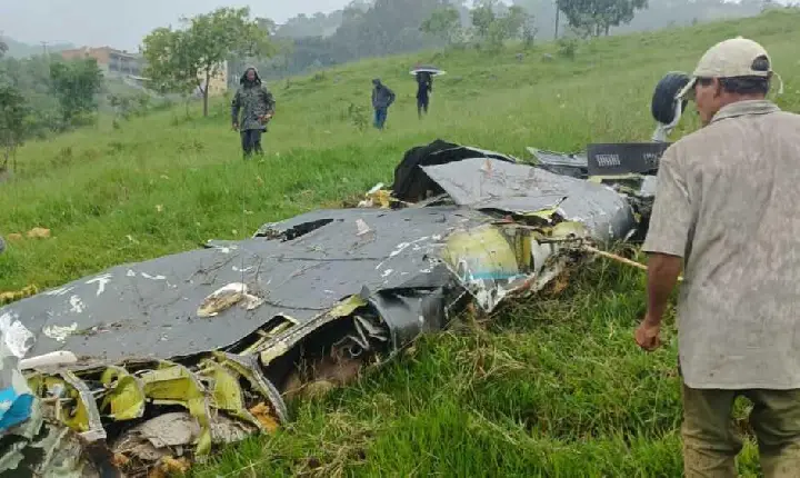 AVIÃO CAI EM MINAS E DEIXA 7 MORTOS