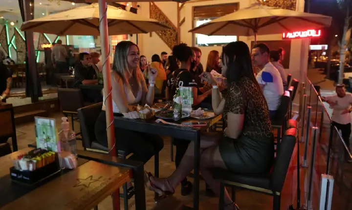 Bares em São Paulo adotam protocolos para cumprir leis contra abuso sexual