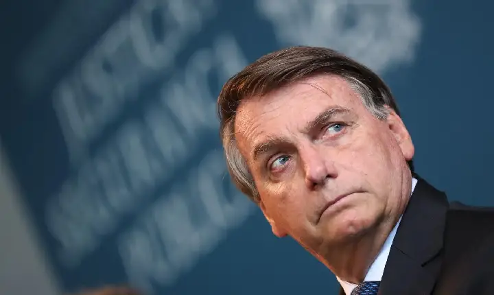 Bolsonaro avança e aparece empatado com Lula em cenário espontâneo, diz Paraná Pesquisas