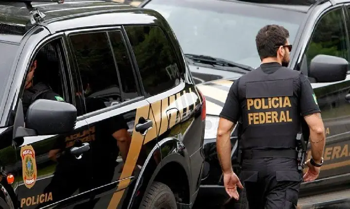 Bolsonaro diz não ter tomado vacina e nega adulteração em cartão