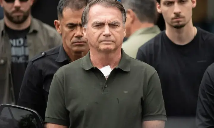 Bolsonaro é preso preventivamente pela PF por ordem de Moraes