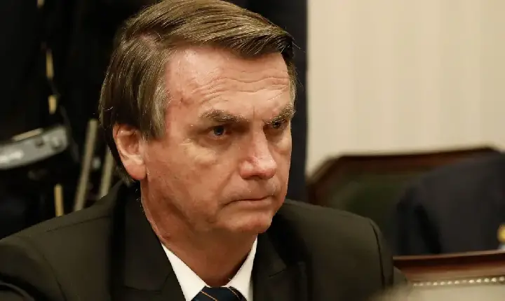 Bolsonaro está em UTI com broncopneumonia bacteriana, diz boletim