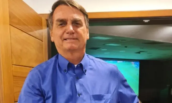 Bolsonaro recebe presente de Neymar e dá conselho para craque do PSG: ‘Siga firme’