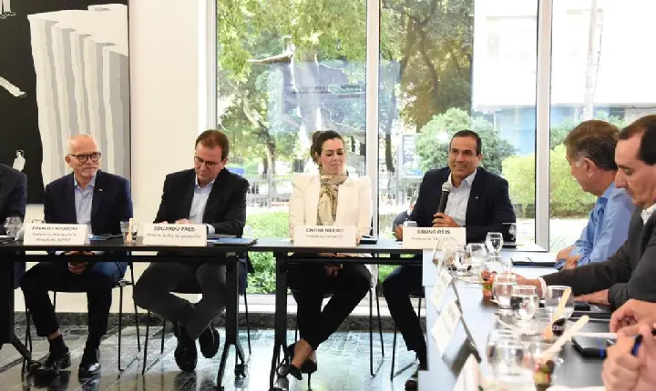 Bruno Reis participa de reunião de prefeitos no Rio de Janeiro sobre crise nacional do transporte