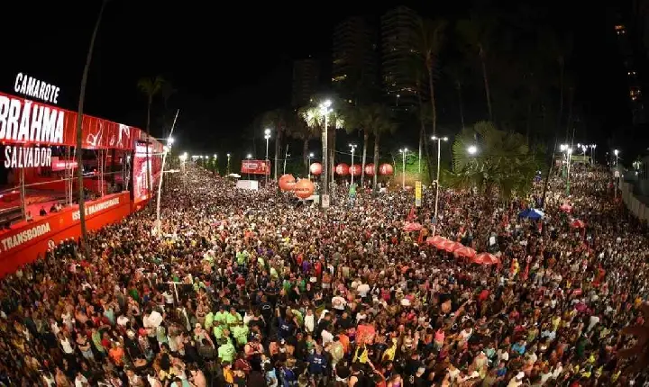 Caos em Salvador: sábado de Carnaval tem apagão, baleado e acidente em camarote