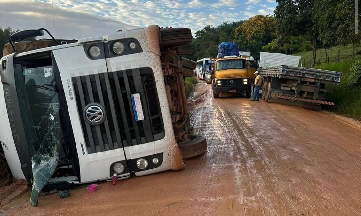 CAOS NA BR-101: Ponte sobre o Rio Jequitinhonha está interditada – e o silêncio das autoridades também.