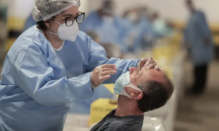 Casos da Covid-19 nas farmácias do Brasil aumentam 465% em um mês