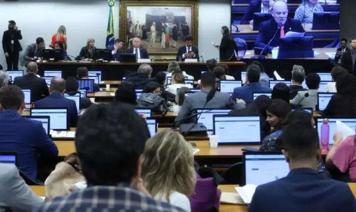 CCJ aprova PEC sobre o fim da escala 6×1