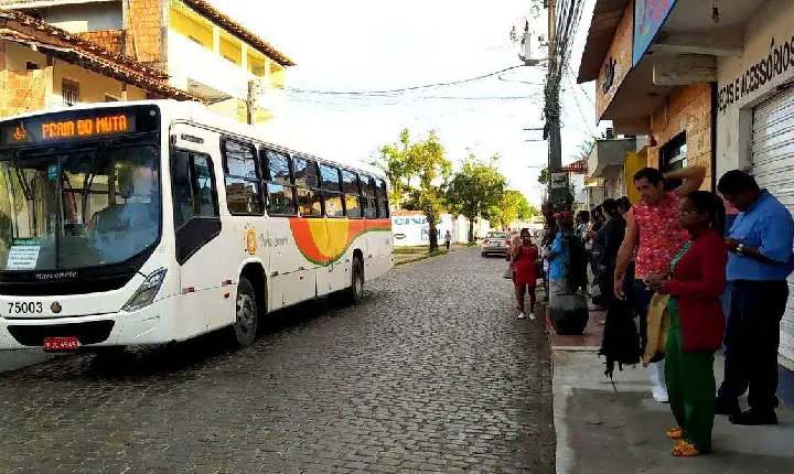 Colapso no Transporte Público Gera Caos em Porto Seguro