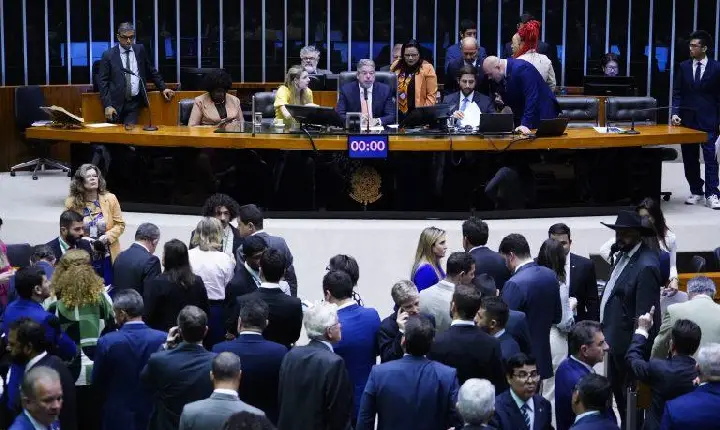 Com 375 votos a favor, Câmara aprova PEC da reforma tributária