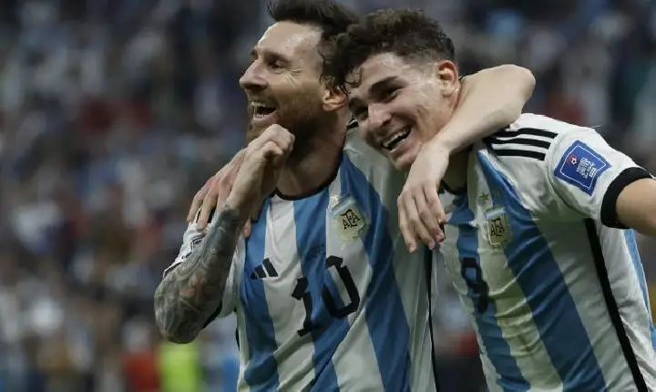 Com show de Messi e Álvarez, Argentina atropela Croácia e vai à final da Copa do Mundo