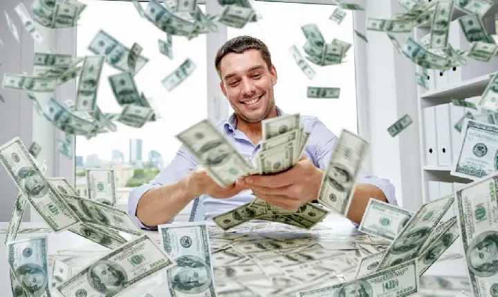 Comissão do Senado aprova projeto que taxa ‘super-ricos’ e offshores; texto vai a Plenário