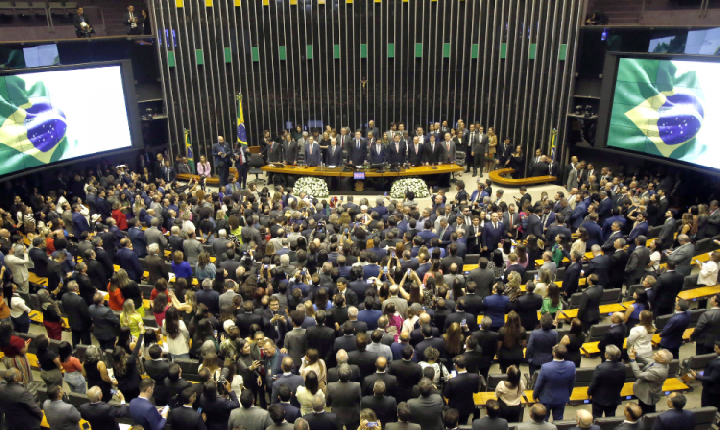 Congresso aprova Orçamento com R$ 53 bilhões em emendas e salário mínimo de R$ 1.412