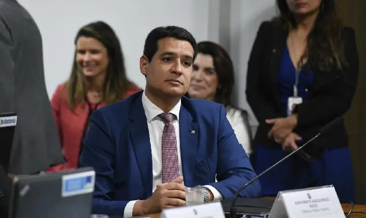 Defensor rejeitado pelo Senado montou equipe, despachava de gabinete, se reunia com ministros e planejava posse no Planalto