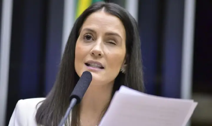 Deputada federal Amália Barros morre aos 39 anos após complicações em cirurgia