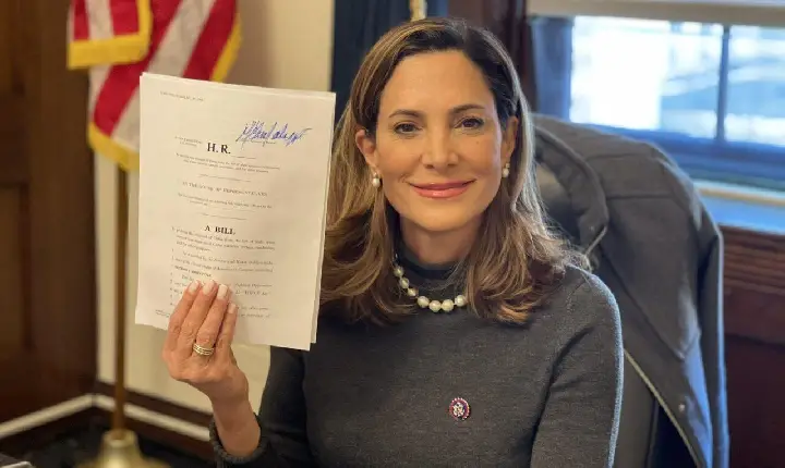 Deputados americanos protocolam projeto que pode barrar Moraes nos EUA