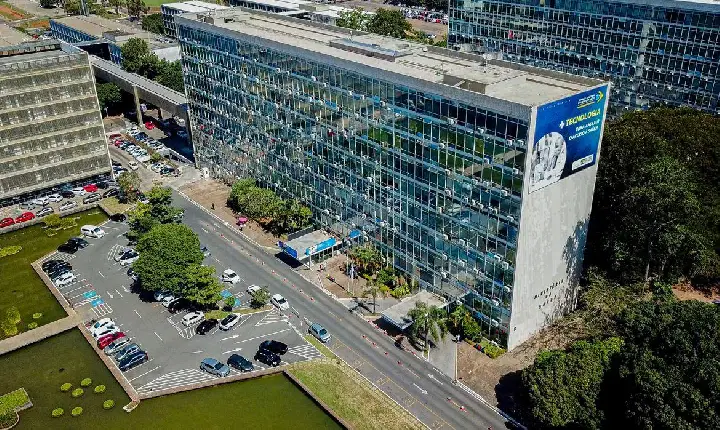 Deputados querem auditoria de contrato de R$ 285,8 mi do MInistério da Saúde