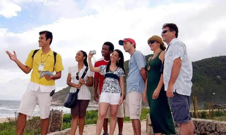 Dia 10 de Maio celebra os profissionais que dão voz, cor e história aos destinos brasileiros