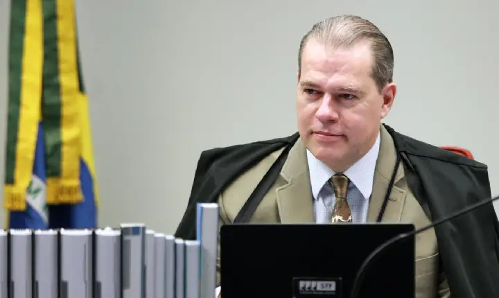 Dias Toffoli extingue dois pedidos de investigação contra Jair Bolsonaro