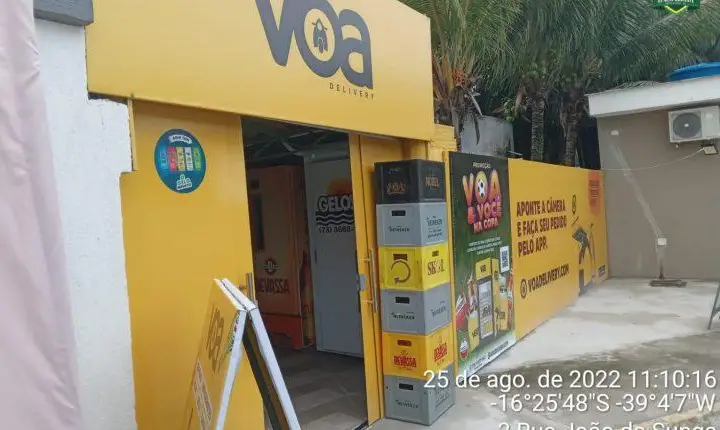 Distribuidora de Bebidas despeja esgoto na Av.doTrabalhador em Porto Seguro.