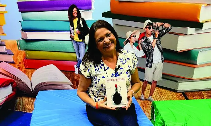 Eliana Jorge candidata vereadora pelo partido novo, lança livro na  27ª Bienal Internacional do livro em São Paulo