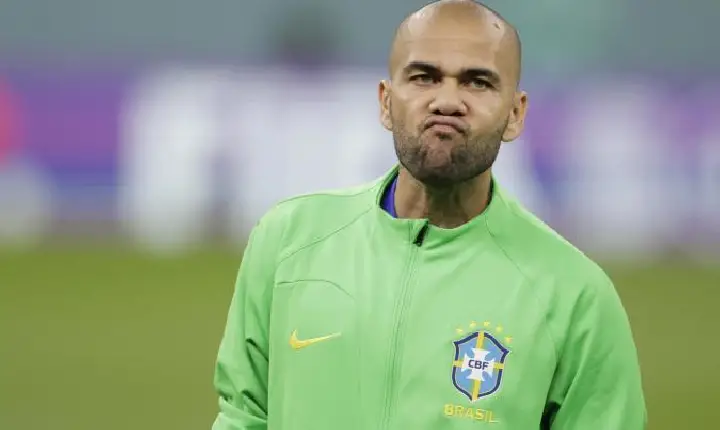 Em novo depoimento, Daniel Alves confirma penetração, mas diz que relação foi ‘consentida’