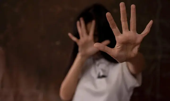 Empresário estupra sobrinha e oferece R$ 100 mil para vítima mentir