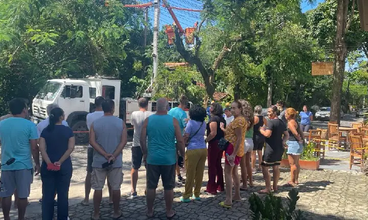 Empresários de Arraial D´ajuda se manifestam contra Coelba e os serviços públicos