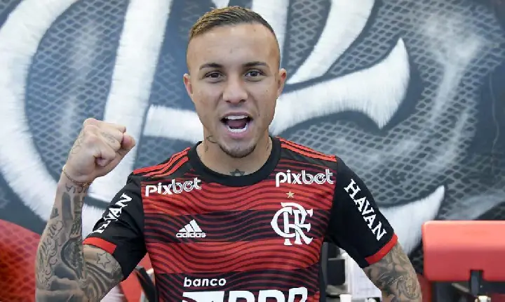 Everton Cebolinha treina com o time principal no Flamengo pela primeira vez