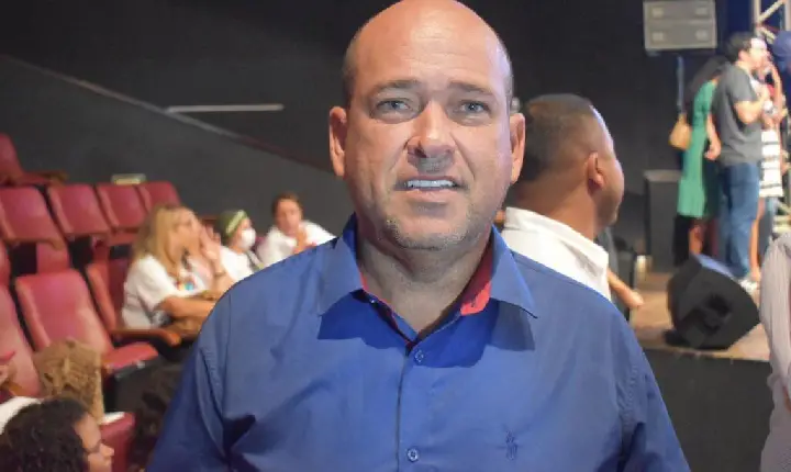 Filho e esposa de deputado Galinha investigado pela PF como chefe de grupo miliciano são presos