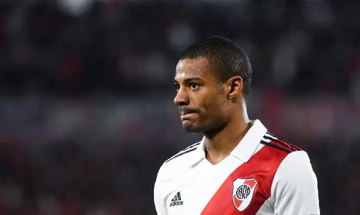 Flamengo acerta contratação de De La Cruz