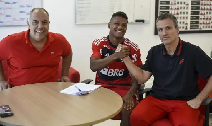 Flamengo renova com Matheus França e coloca multa de R$ 1 bilhão