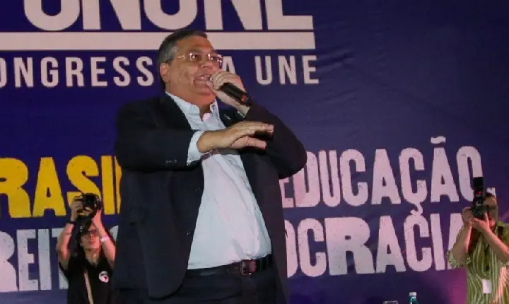 Flávio Dino assume que quer regular as redes sociais por causa de “ideias da direita”