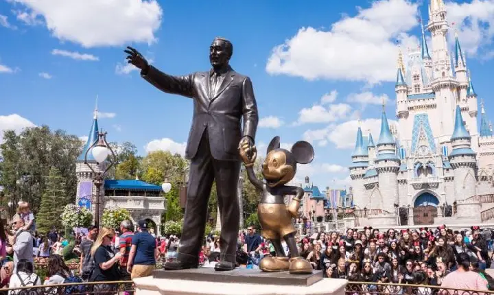 Funcionários da Disney em Paris ocupam castelo, anunciam greve e pedem reajustes salariais: ‘Pagos como ratos’