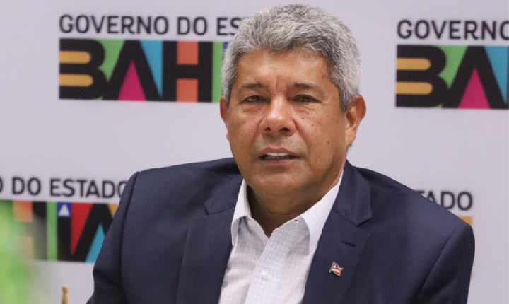Governador da Bahia assina decreto com auto-premiação