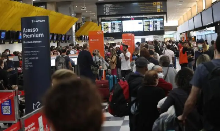 Greve dos aeronautas entra no terceiro dia sem negociação entre sindicato e empresas