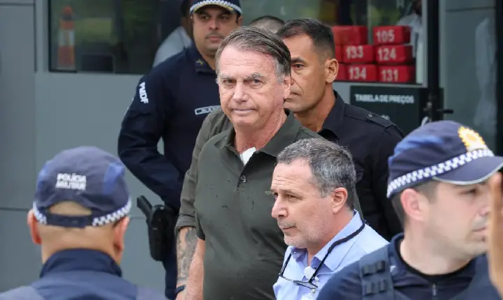 Jair Bolsonaro deixa prisão domiciliar para ir a hospital em Brasília