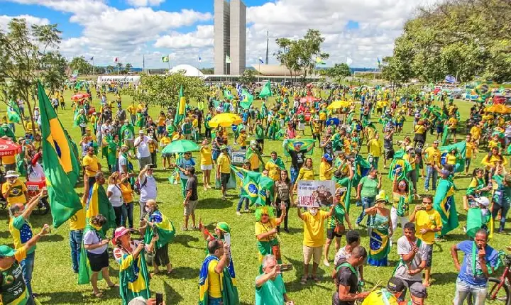 Juíza do Rio Grande do Sul equipara uso da bandeira do Brasil a propaganda eleitoral
