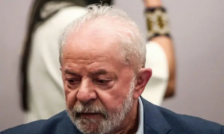 Lula é internado para cirurgia de retirada de lesão na garganta em São Paulo