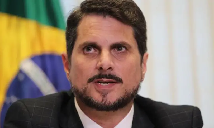 Marcos do Val deixa a PF após mais de cinco horas de depoimento