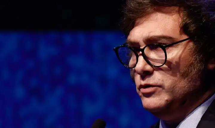 Milei acusa Lula de agir contra sua candidatura: ‘Casta vermelha treme’