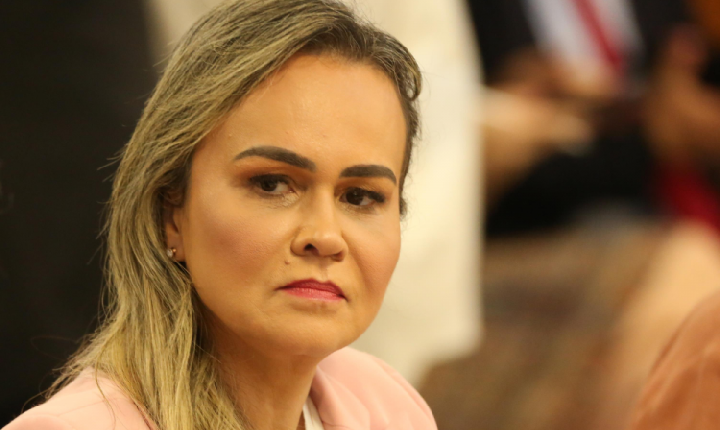 Ministra de Lula gastou mais de R$ 1 milhão com gráficas de fachada