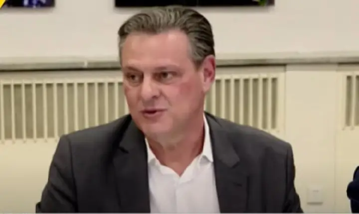 Ministro da Agricultura mantém agenda com empresários chineses e defende presença dos irmãos da JBS na comitiva