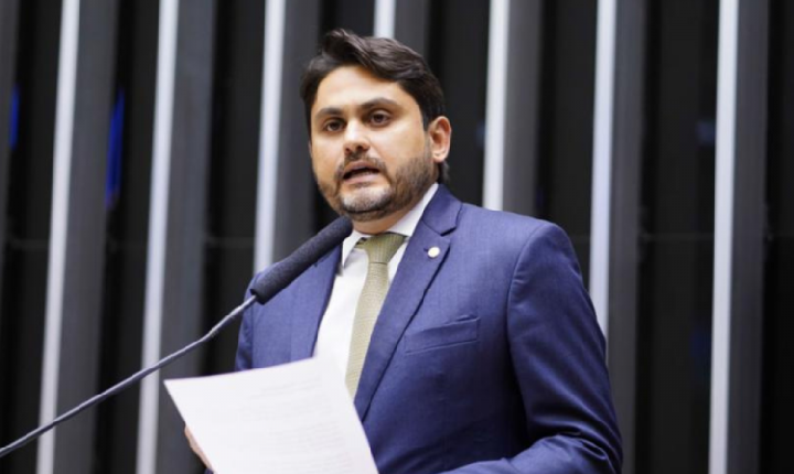 Ministro Juscelino Filho é processado por dívida em banco