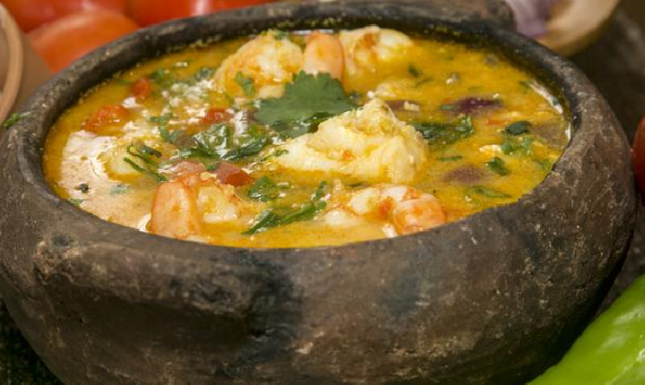 Moqueca Baiana: Uma Tradição Culinária Rica em História, Sabor e Estilo Único
