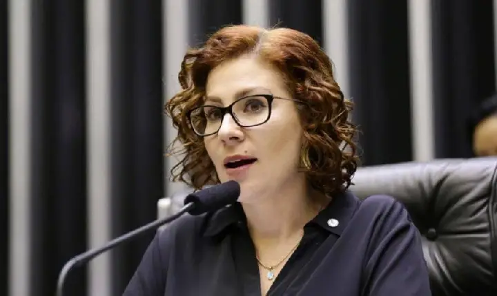 Moraes arquiva inquérito contra Zambelli por obstrução de investigação