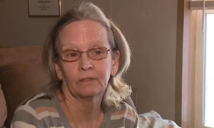 Mulher acha R$ 75 mil na rua, devolve e recebe mais que o dobro de recompensa